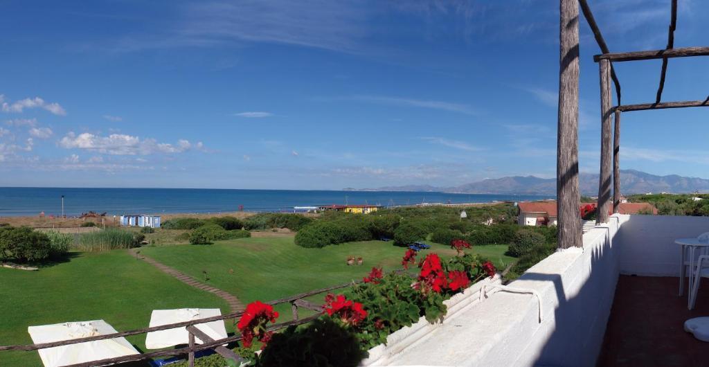 Hotel Della Baia Baia Domizia Exterior foto